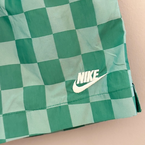 NWT Nike Men's Green Club Flow Checkered Shorts Size M - Picture 3 of 10